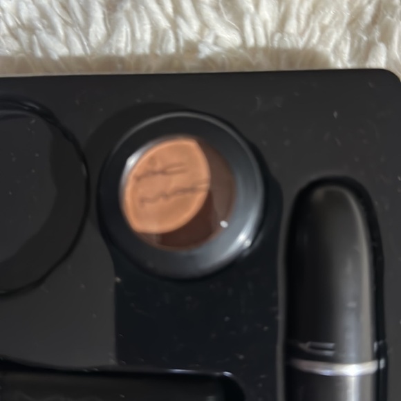 💋💄- Never used Mac look in box face kit / sun siren price firm! - Picture 5 of 7